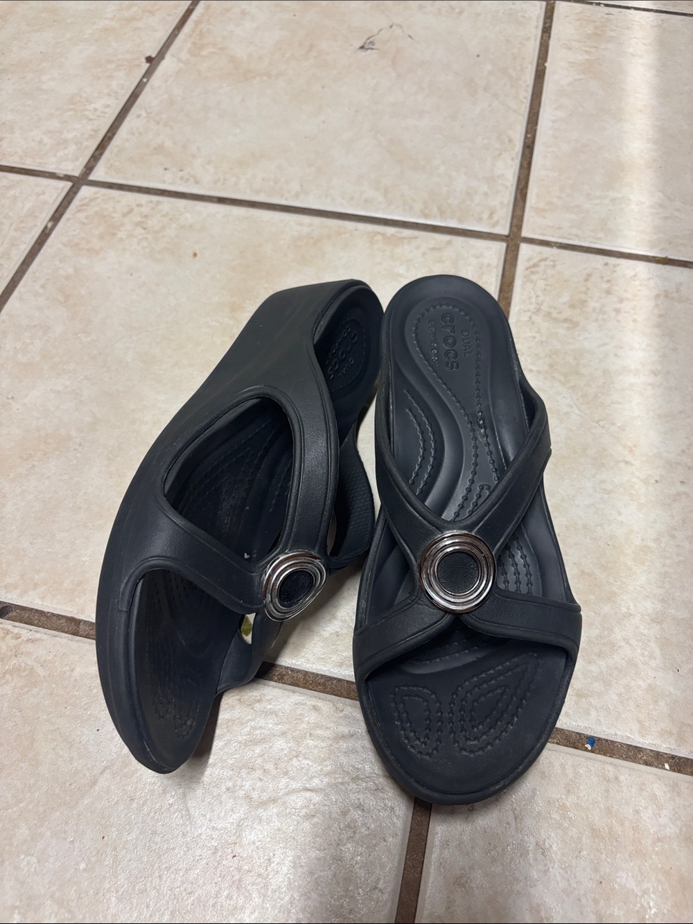 CROCS Sanrah Beveled Circle Sandals SZ 7